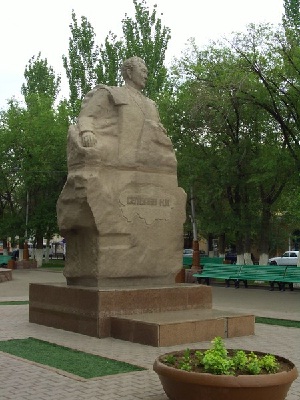 Памятник К.И.Сатпаеву в Жезказгане